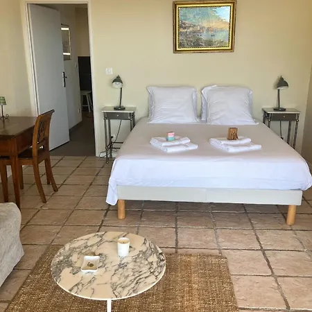 5 With Pool Near The Sea