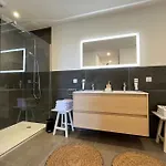 5 With Pool Near The Sea *