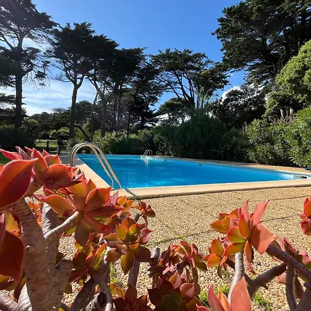 5 With Pool Near The Sea Hyeres