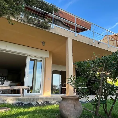 Holiday home 5 With Pool Near The Sea