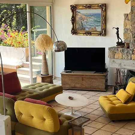 5 With Pool Near The Sea *