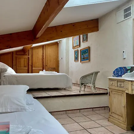 5 With Pool Near The Sea *