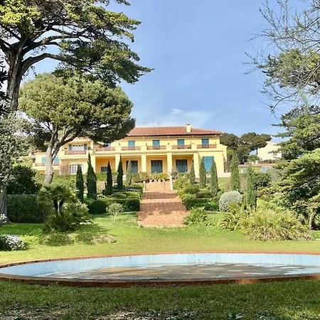 5 With Pool Near The Sea