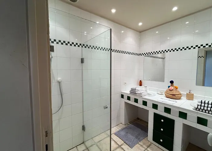 5 With Pool Near The Sea Hyères