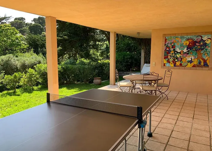 5 With Pool Near The Sea