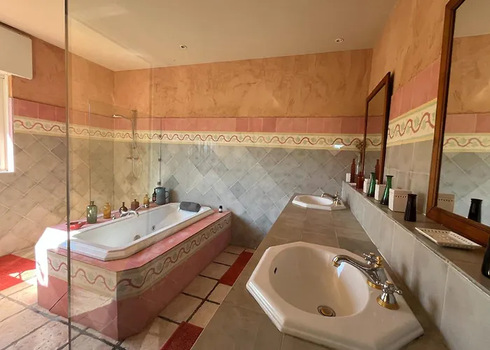 5 With Pool Near The Sea Feriehus *