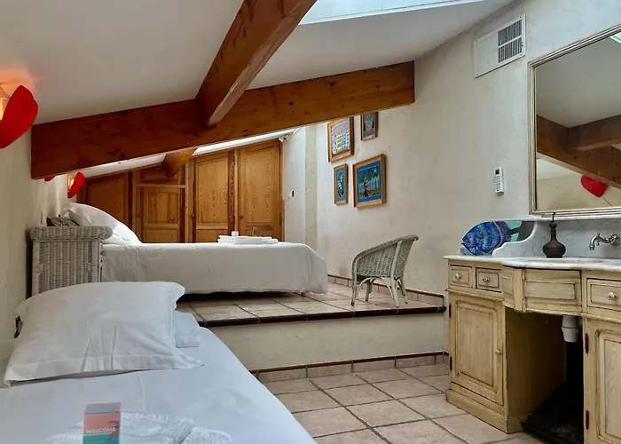 5 With Pool Near The Sea *