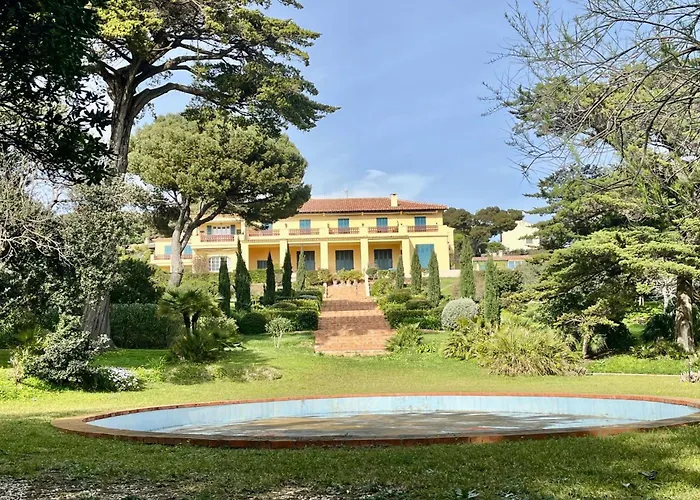 5 With Pool Near The Sea Feriehus Hyères